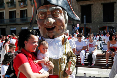 Fotos del recorrido de los gigantes y cabezudos de Pamplona del día 10 de julio de San Fermín 2019