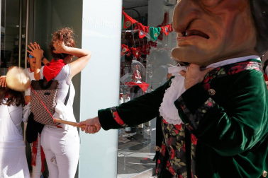 Fotos del recorrido de los gigantes y cabezudos de Pamplona del día 10 de julio de San Fermín 2019