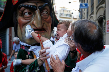 Fotos del recorrido de los gigantes y cabezudos de Pamplona del día 10 de julio de San Fermín 2019