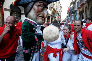 Fotos del recorrido de los gigantes y cabezudos de Pamplona del día 10 de julio de San Fermín 2019