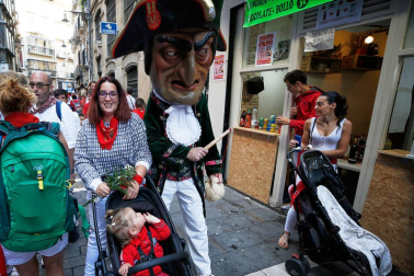 Fotos del recorrido de los gigantes y cabezudos de Pamplona del día 10 de julio de San Fermín 2019