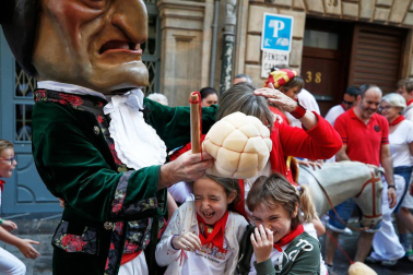 Fotos del recorrido de los gigantes y cabezudos de Pamplona del día 10 de julio de San Fermín 2019