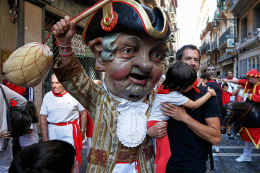 Fotos del recorrido de los gigantes y cabezudos de Pamplona del día 10 de julio de San Fermín 2019