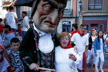Fotos del recorrido de los gigantes y cabezudos de Pamplona del día 10 de julio de San Fermín 2019