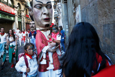 Fotos del recorrido de los gigantes y cabezudos de Pamplona del día 10 de julio de San Fermín 2019