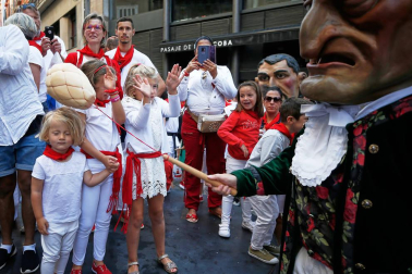 Fotos del recorrido de los gigantes y cabezudos de Pamplona del día 10 de julio de San Fermín 2019