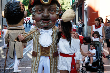Fotos del recorrido de los gigantes y cabezudos de Pamplona del día 10 de julio de San Fermín 2019
