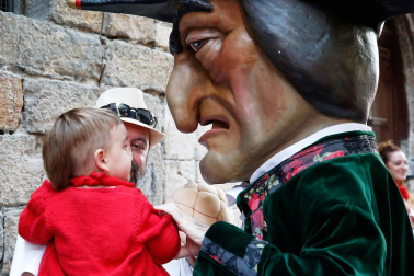 Fotos del recorrido de los gigantes y cabezudos de Pamplona del día 10 de julio de San Fermín 2019