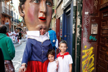 Fotos del recorrido de los gigantes y cabezudos de Pamplona del día 10 de julio de San Fermín 2019