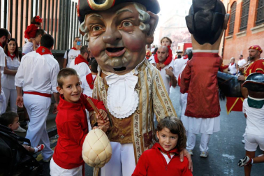 Fotos del recorrido de los gigantes y cabezudos de Pamplona del día 10 de julio de San Fermín 2019