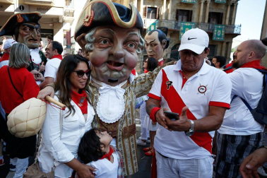 Fotos del recorrido de los gigantes y cabezudos de Pamplona del día 9 de julio de San Fermín 2019