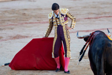 Fotos de la corrida con toros de la ganadería Victoriano del Río para los diestros El Juli, Antonio Ferrera y Pablo Aguado.