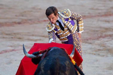 Fotos de la corrida con toros de la ganadería Victoriano del Río para los diestros El Juli, Antonio Ferrera y Pablo Aguado.