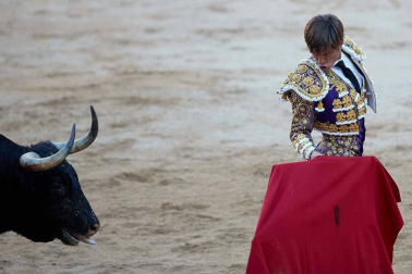 Fotos de la corrida con toros de la ganadería Victoriano del Río para los diestros El Juli, Antonio Ferrera y Pablo Aguado.