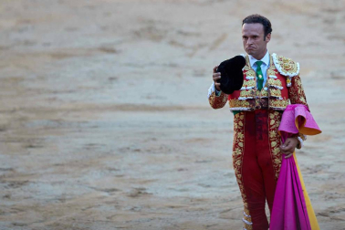 Fotos de la corrida con toros de la ganadería Victoriano del Río para los diestros El Juli, Antonio Ferrera y Pablo Aguado.