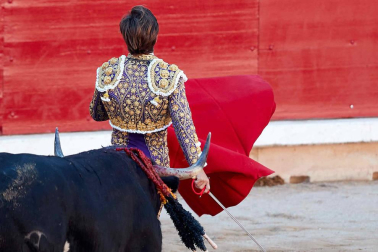 Fotos de la corrida con toros de la ganadería Victoriano del Río para los diestros El Juli, Antonio Ferrera y Pablo Aguado.