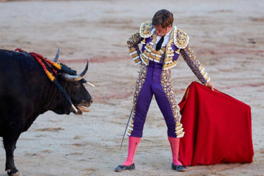 Fotos de la corrida con toros de la ganadería Victoriano del Río para los diestros El Juli, Antonio Ferrera y Pablo Aguado.