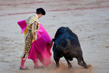 Fotos de la corrida con toros de la ganadería Victoriano del Río para los diestros El Juli, Antonio Ferrera y Pablo Aguado.
