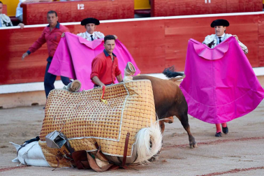 Fotos de la corrida con toros de la ganadería Victoriano del Río para los diestros El Juli, Antonio Ferrera y Pablo Aguado.