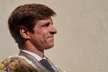 Fotos de la corrida con toros de la ganadería Victoriano del Río para los diestros El Juli, Antonio Ferrera y Pablo Aguado.