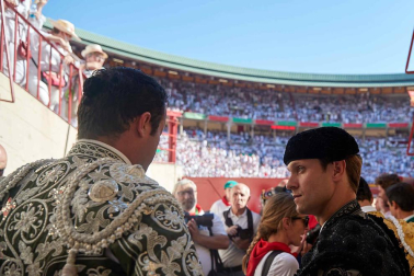 Fotos de la corrida con toros de la ganadería Victoriano del Río para los diestros El Juli, Antonio Ferrera y Pablo Aguado.