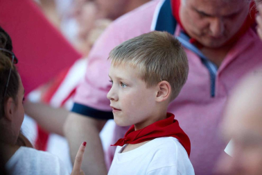 Público asistente a la Plaza de Toros de Pamplona durante la quinta corrida de la Feria del Toro 2019 con la ganadería de Victoriano del Río para los diestros El Juli, Antonio Ferrera y Pablo Aguado