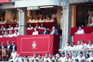 Público asistente a la Plaza de Toros de Pamplona durante la quinta corrida de la Feria del Toro 2019 con la ganadería de Victoriano del Río para los diestros El Juli, Antonio Ferrera y Pablo Aguado