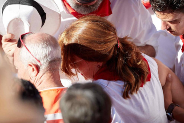 Público asistente a la Plaza de Toros de Pamplona durante la quinta corrida de la Feria del Toro 2019 con la ganadería de Victoriano del Río para los diestros El Juli, Antonio Ferrera y Pablo Aguado
