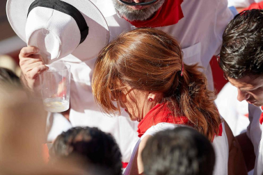 Público asistente a la Plaza de Toros de Pamplona durante la quinta corrida de la Feria del Toro 2019 con la ganadería de Victoriano del Río para los diestros El Juli, Antonio Ferrera y Pablo Aguado