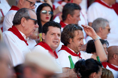 Público asistente a la Plaza de Toros de Pamplona durante la quinta corrida de la Feria del Toro 2019 con la ganadería de Victoriano del Río para los diestros El Juli, Antonio Ferrera y Pablo Aguado