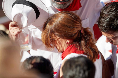 Público asistente a la Plaza de Toros de Pamplona durante la quinta corrida de la Feria del Toro 2019 con la ganadería de Victoriano del Río para los diestros El Juli, Antonio Ferrera y Pablo Aguado