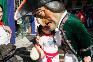 Fotos del recorrido de los gigantes y cabezudos de Pamplona del día 9 de julio de San Fermín 2019