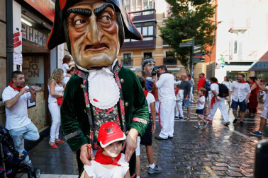 Fotos del recorrido de los gigantes y cabezudos de Pamplona del día 9 de julio de San Fermín 2019
