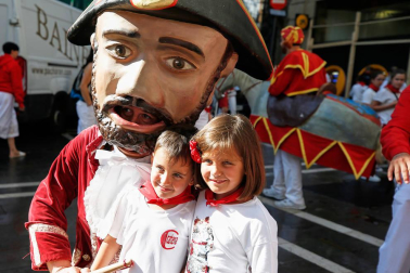 Fotos del recorrido de los gigantes y cabezudos de Pamplona del día 9 de julio de San Fermín 2019