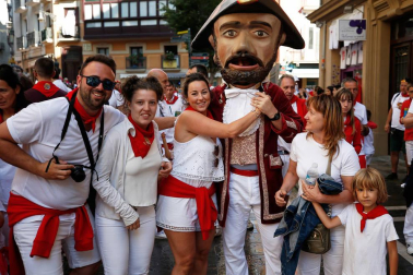 Fotos del recorrido de los gigantes y cabezudos de Pamplona del día 9 de julio de San Fermín 2019