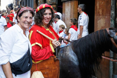 Fotos del recorrido de los gigantes y cabezudos de Pamplona del día 9 de julio de San Fermín 2019