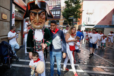 Fotos del recorrido de los gigantes y cabezudos de Pamplona del día 9 de julio de San Fermín 2019