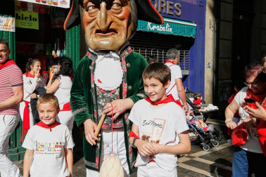 Fotos del recorrido de los gigantes y cabezudos de Pamplona del día 9 de julio de San Fermín 2019