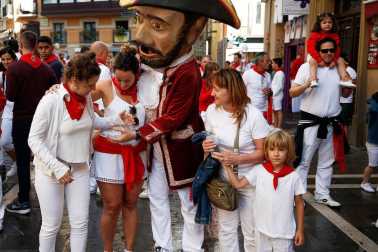 Fotos del recorrido de los gigantes y cabezudos de Pamplona del día 9 de julio de San Fermín 2019