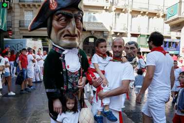 Fotos del recorrido de los gigantes y cabezudos de Pamplona del día 9 de julio de San Fermín 2019
