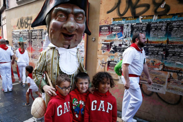 Fotos del recorrido de los gigantes y cabezudos de Pamplona del día 9 de julio de San Fermín 2019