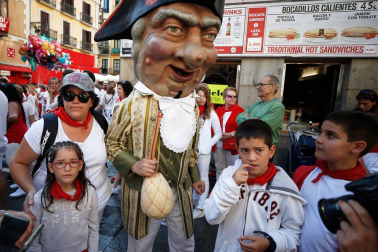Fotos del recorrido de los gigantes y cabezudos de Pamplona del día 9 de julio de San Fermín 2019