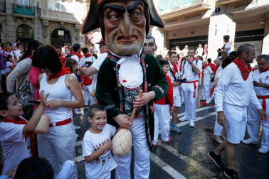 Fotos del recorrido de los gigantes y cabezudos de Pamplona del día 9 de julio de San Fermín 2019