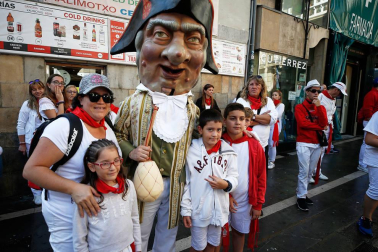Fotos del recorrido de los gigantes y cabezudos de Pamplona del día 9 de julio de San Fermín 2019