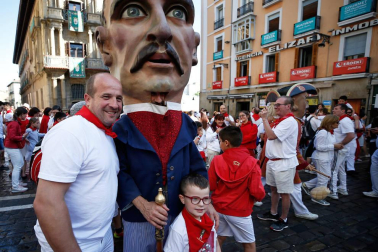 Fotos del recorrido de los gigantes y cabezudos de Pamplona del día 9 de julio de San Fermín 2019