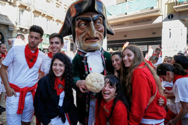 Fotos del recorrido de los gigantes y cabezudos de Pamplona del día 9 de julio de San Fermín 2019