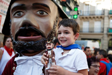 Fotos del recorrido de los gigantes y cabezudos de Pamplona del día 9 de julio de San Fermín 2019