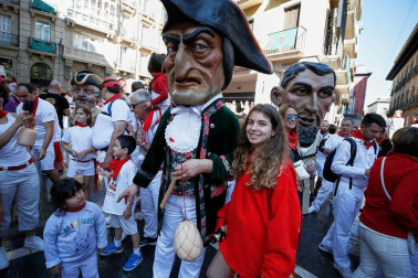 Fotos del recorrido de los gigantes y cabezudos de Pamplona del día 9 de julio de San Fermín 2019