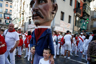 Fotos del recorrido de los gigantes y cabezudos de Pamplona del día 9 de julio de San Fermín 2019