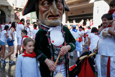 Fotos del recorrido de los gigantes y cabezudos de Pamplona del día 9 de julio de San Fermín 2019